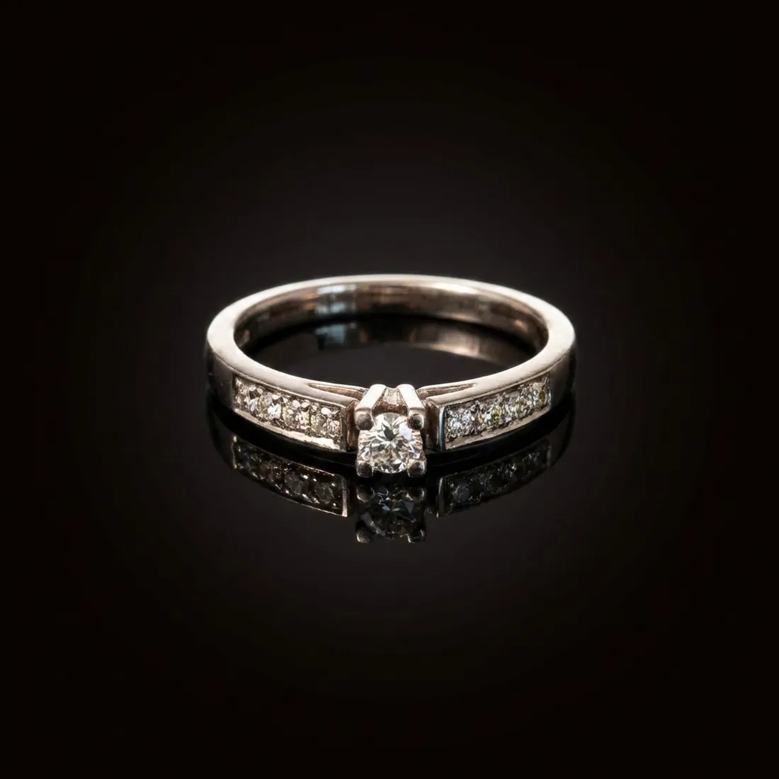 Ring 585 &mdash; Ring mit Diamanten